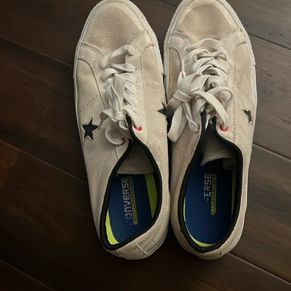 Converse skateboard shoes